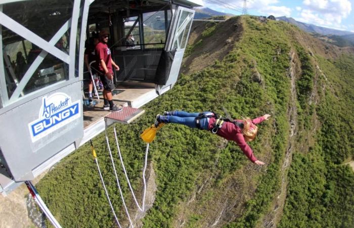 Bungee jumping in Queenstown Aotearoa